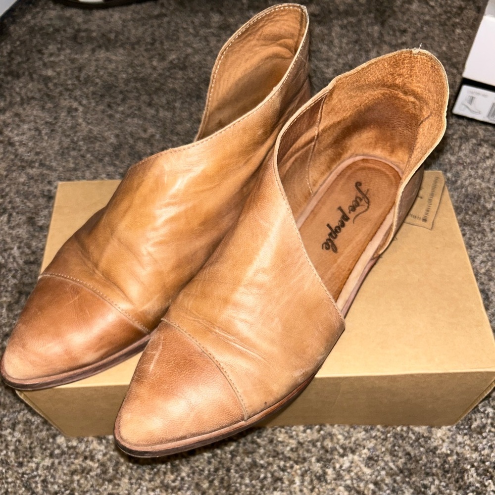 Free people royale Asymmetrical flat